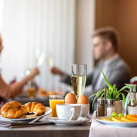 Schloss Breitenfeld & Tagung Otel 4*